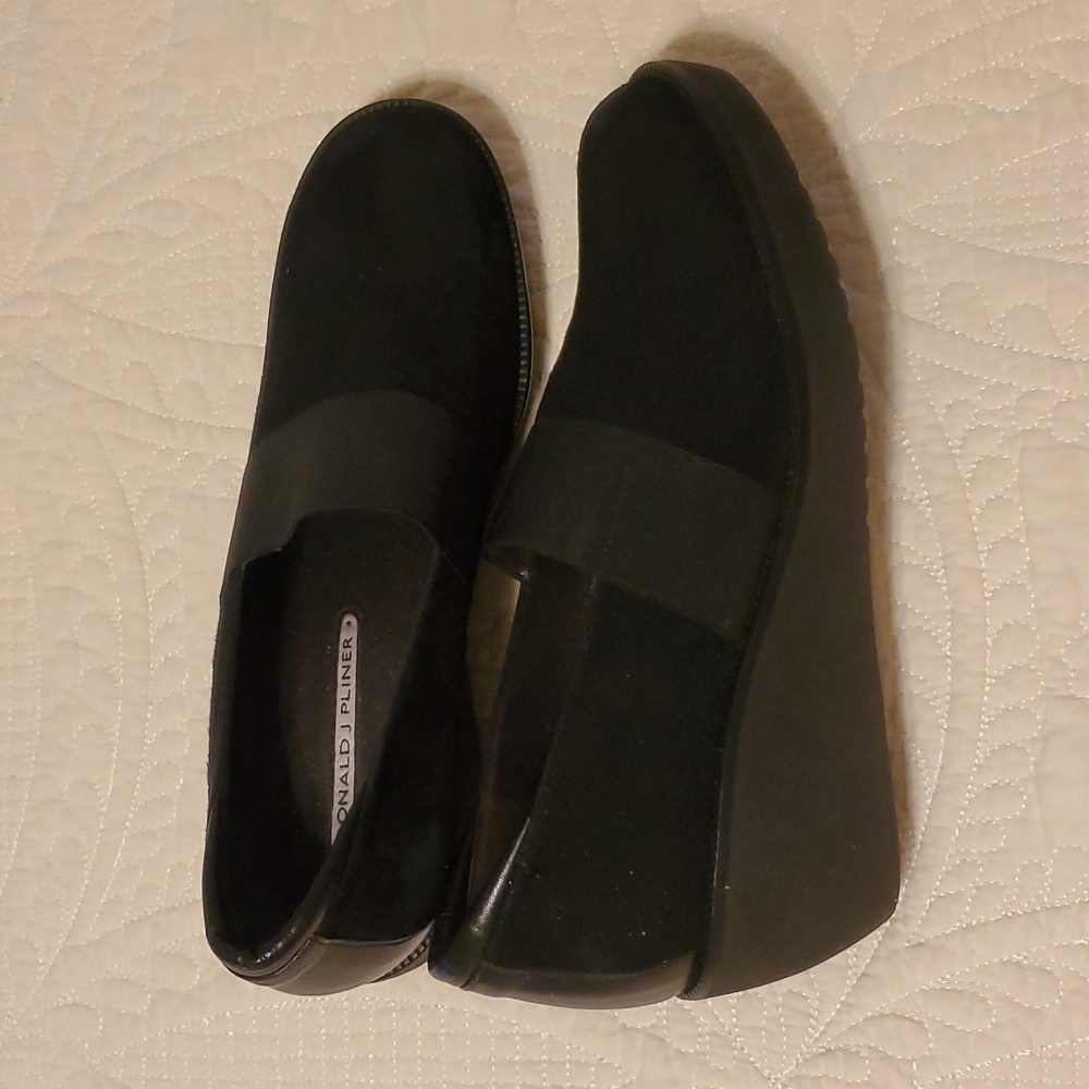 Women's New Donald Pilner Black Wedge Shoes..Size 8M